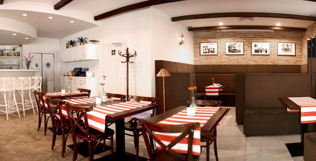 Apartamenty Mesa Grill Restaurant Cafe Dzwirzyno Exterior photo